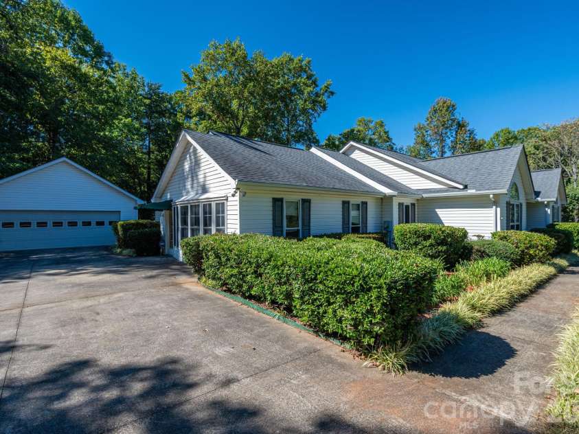 2545 Les Lane, Denver, NC 28037.  MLS# CAR4430593, YatesRealty ID 56130. 