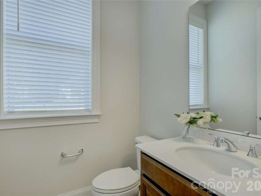 82105 Standing Oak Drive, Charlotte, NC 28278.  MLS# CAR4410343, YatesRealty ID 56131. 1/2 bath