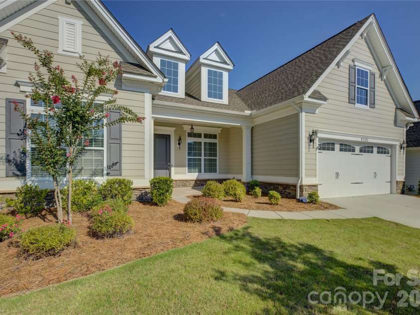 82105 Standing Oak Drive, Charlotte, NC 28278.  MLS# CAR4410343, YatesRealty ID 56131. 
