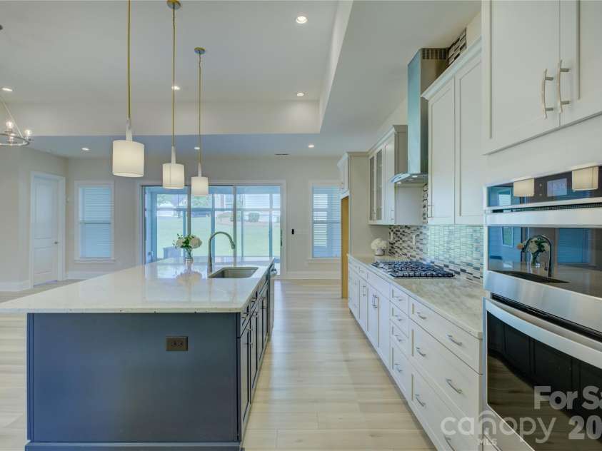82105 Standing Oak Drive, Charlotte, NC 28278.  MLS# CAR4410343, YatesRealty ID 56131. 