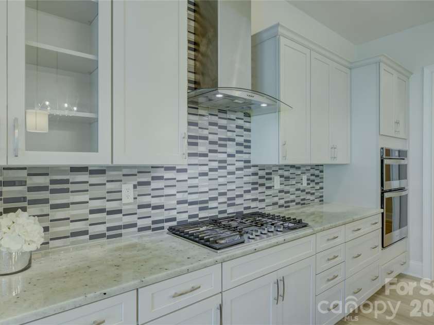 82105 Standing Oak Drive, Charlotte, NC 28278.  MLS# CAR4410343, YatesRealty ID 56131. 