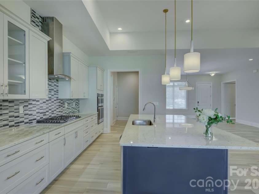 82105 Standing Oak Drive, Charlotte, NC 28278.  MLS# CAR4410343, YatesRealty ID 56131. 