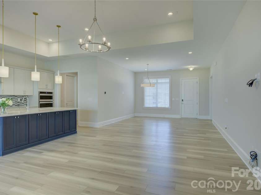 82105 Standing Oak Drive, Charlotte, NC 28278.  MLS# CAR4410343, YatesRealty ID 56131. 