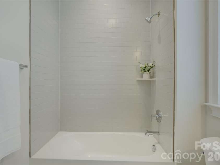 82105 Standing Oak Drive, Charlotte, NC 28278.  MLS# CAR4410343, YatesRealty ID 56131. 