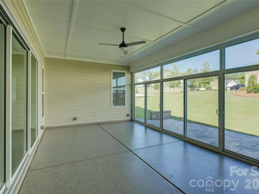 82105 Standing Oak Drive, Charlotte, NC 28278.  MLS# CAR4410343, YatesRealty ID 56131. 