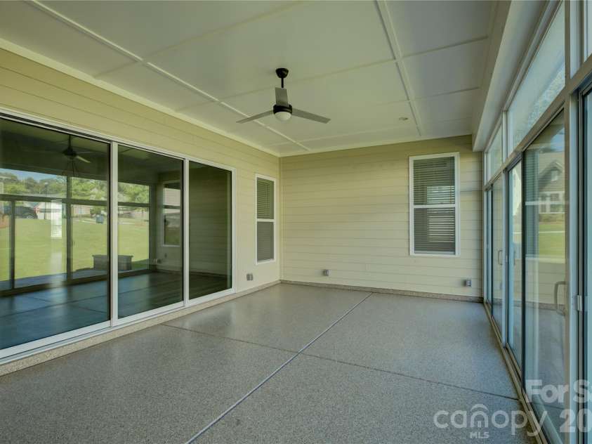 82105 Standing Oak Drive, Charlotte, NC 28278.  MLS# CAR4410343, YatesRealty ID 56131. 