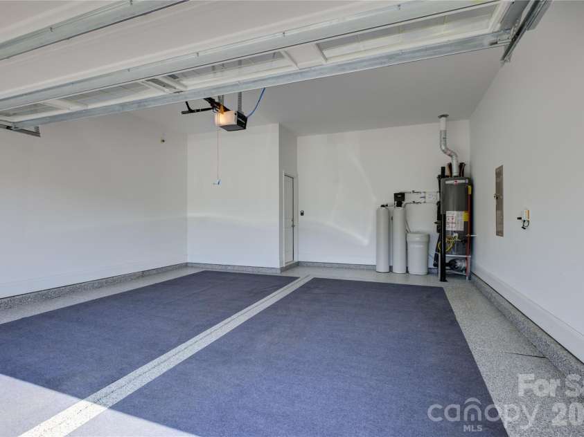 82105 Standing Oak Drive, Charlotte, NC 28278.  MLS# CAR4410343, YatesRealty ID 56131. 