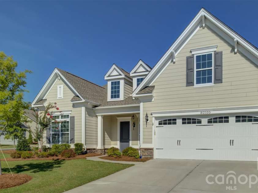 82105 Standing Oak Drive, Charlotte, NC 28278.  MLS# CAR4410343, YatesRealty ID 56131. 