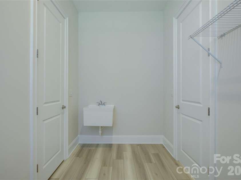 82105 Standing Oak Drive, Charlotte, NC 28278.  MLS# CAR4410343, YatesRealty ID 56131. Laundry room with utility sink