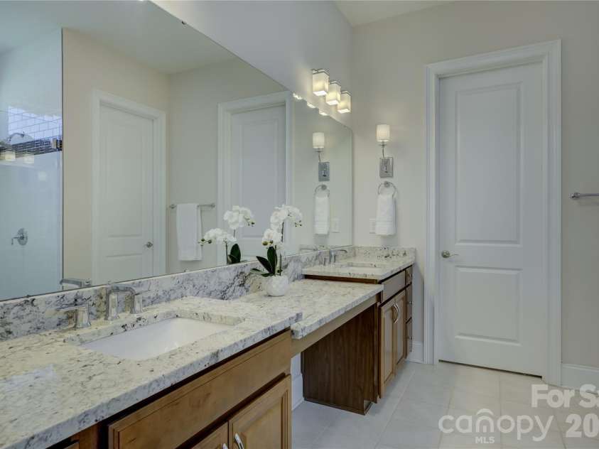 82105 Standing Oak Drive, Charlotte, NC 28278.  MLS# CAR4410343, YatesRealty ID 56131. Primary luxury bathroom