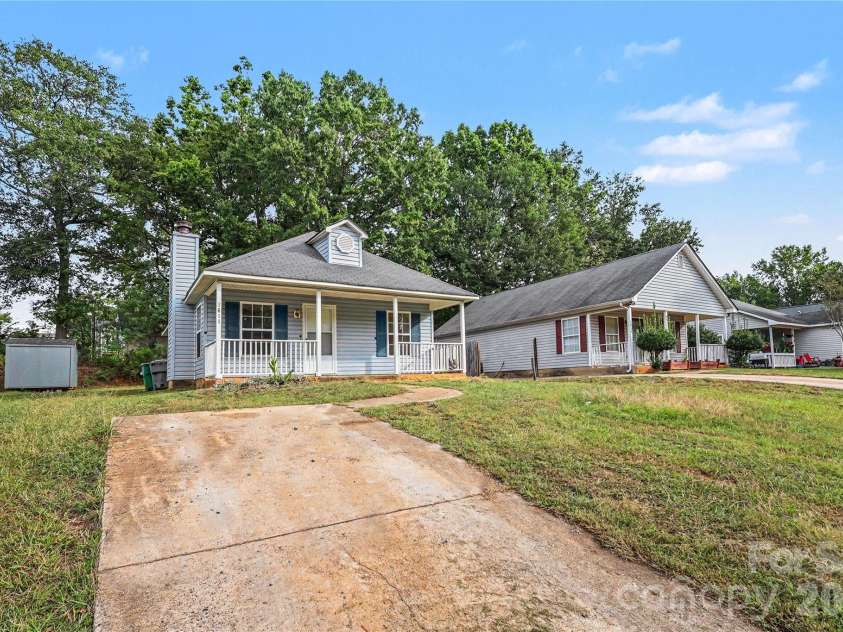1611 Dendy Lane, Pineville, NC 28134.  MLS# CAR4433531, YatesRealty ID 56134. 