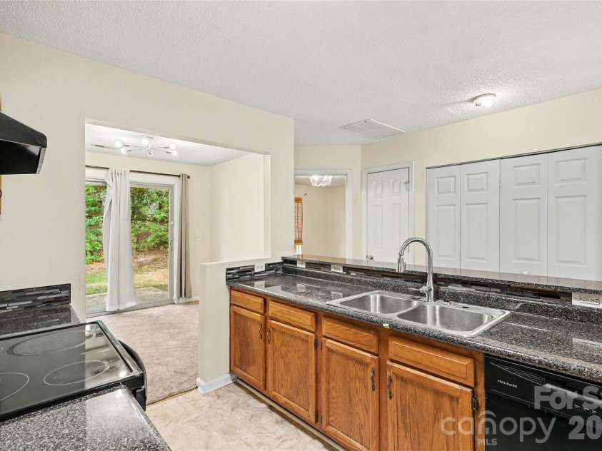 1611 Dendy Lane, Pineville, NC 28134.  MLS# CAR4433531, YatesRealty ID 56134. 