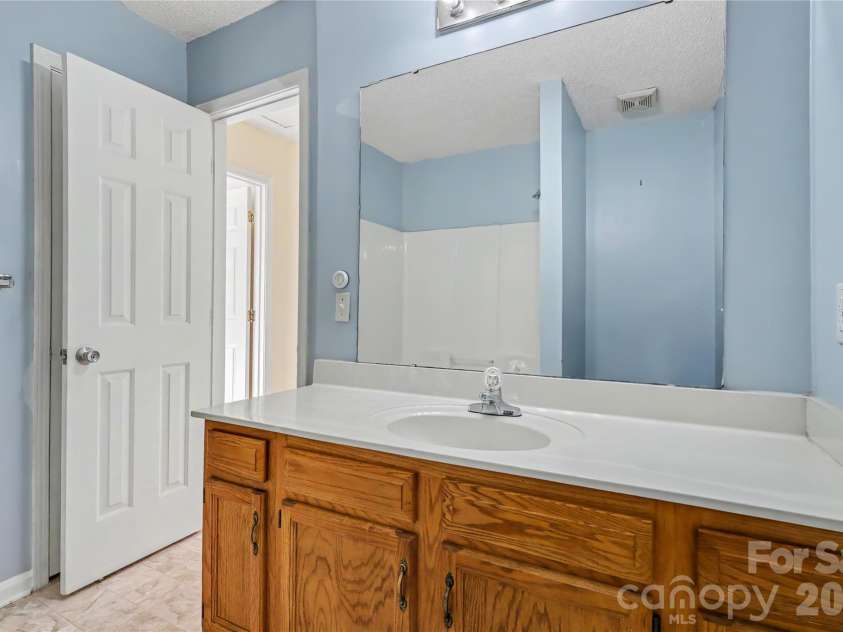 1611 Dendy Lane, Pineville, NC 28134.  MLS# CAR4433531, YatesRealty ID 56134. 