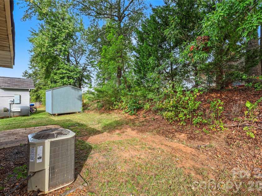 1611 Dendy Lane, Pineville, NC 28134.  MLS# CAR4433531, YatesRealty ID 56134. 