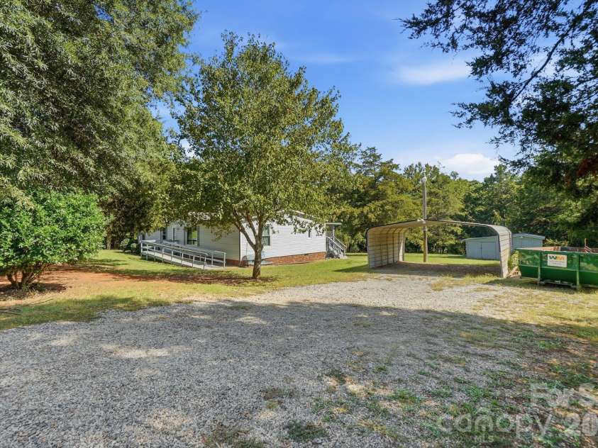 6017 Frazier Drive, Davidson, NC 28036.  MLS# CAR4431808, YatesRealty ID 56136. 
