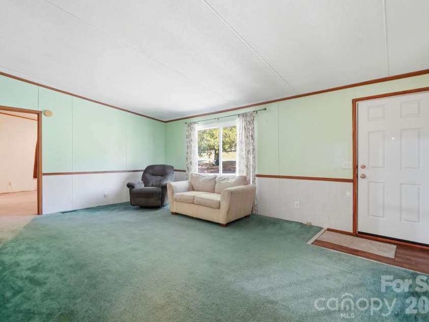 6017 Frazier Drive, Davidson, NC 28036.  MLS# CAR4431808, YatesRealty ID 56136. 