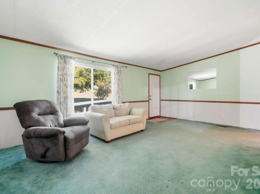 6017 Frazier Drive, Davidson, NC 28036.  MLS# CAR4431808, YatesRealty ID 56136. 