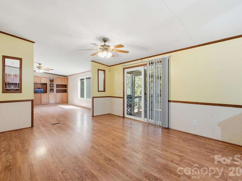 6017 Frazier Drive, Davidson, NC 28036.  MLS# CAR4431808, YatesRealty ID 56136. 