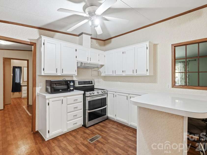 6017 Frazier Drive, Davidson, NC 28036.  MLS# CAR4431808, YatesRealty ID 56136. 