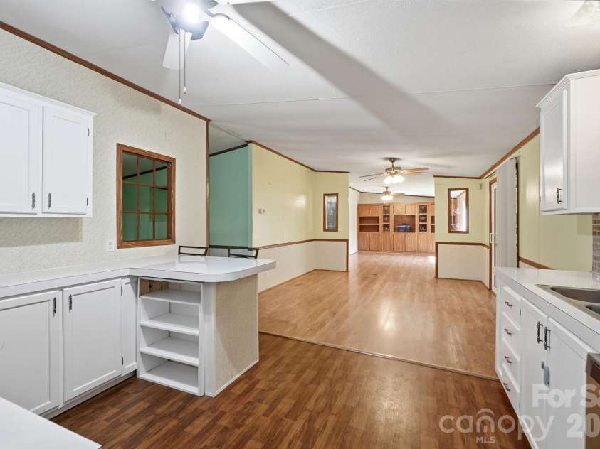 6017 Frazier Drive, Davidson, NC 28036.  MLS# CAR4431808, YatesRealty ID 56136. 