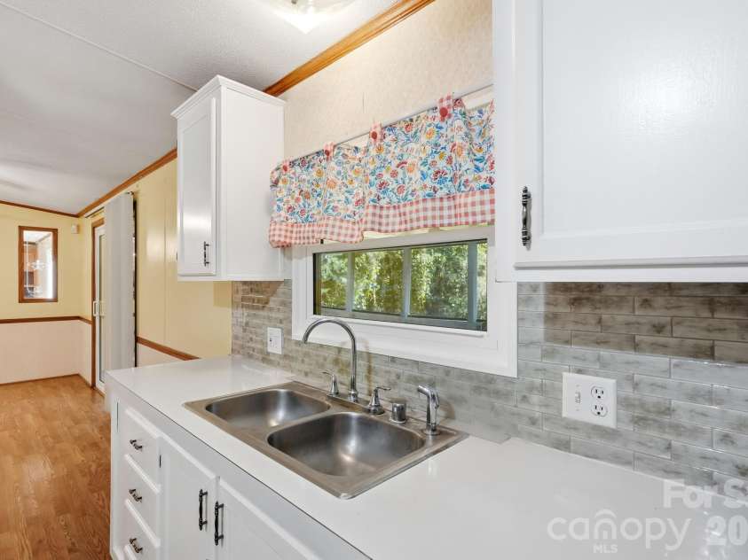 6017 Frazier Drive, Davidson, NC 28036.  MLS# CAR4431808, YatesRealty ID 56136. 