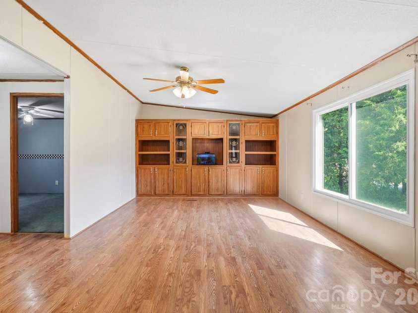 6017 Frazier Drive, Davidson, NC 28036.  MLS# CAR4431808, YatesRealty ID 56136. 