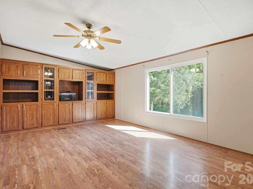6017 Frazier Drive, Davidson, NC 28036.  MLS# CAR4431808, YatesRealty ID 56136. 