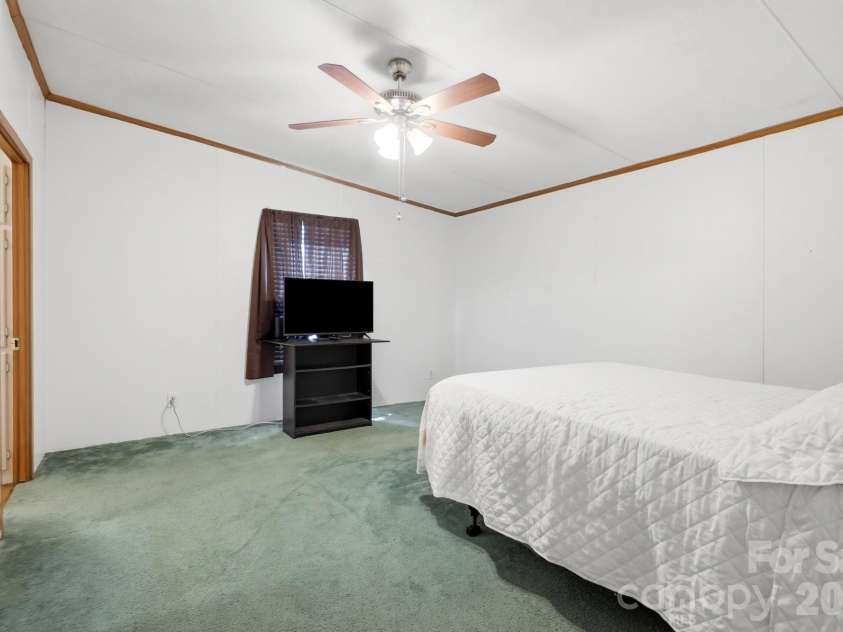6017 Frazier Drive, Davidson, NC 28036.  MLS# CAR4431808, YatesRealty ID 56136. 