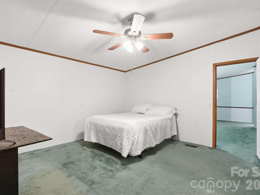 6017 Frazier Drive, Davidson, NC 28036.  MLS# CAR4431808, YatesRealty ID 56136. 