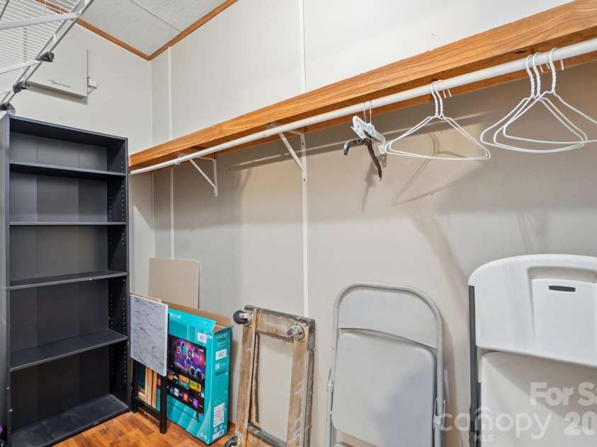6017 Frazier Drive, Davidson, NC 28036.  MLS# CAR4431808, YatesRealty ID 56136. 