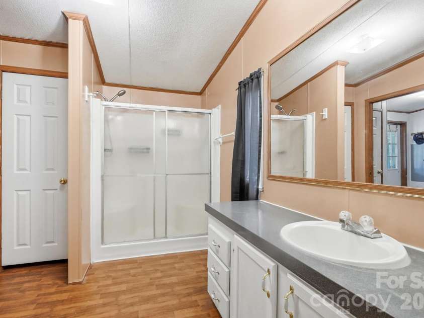 6017 Frazier Drive, Davidson, NC 28036.  MLS# CAR4431808, YatesRealty ID 56136. 