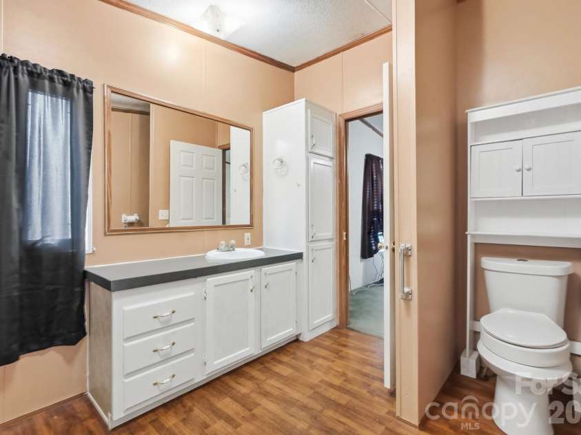 6017 Frazier Drive, Davidson, NC 28036.  MLS# CAR4431808, YatesRealty ID 56136. 