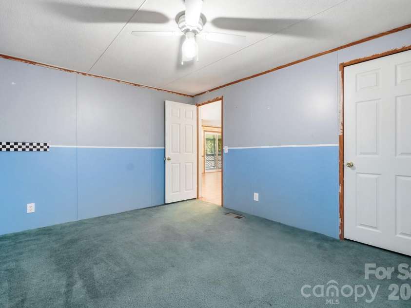 6017 Frazier Drive, Davidson, NC 28036.  MLS# CAR4431808, YatesRealty ID 56136. 