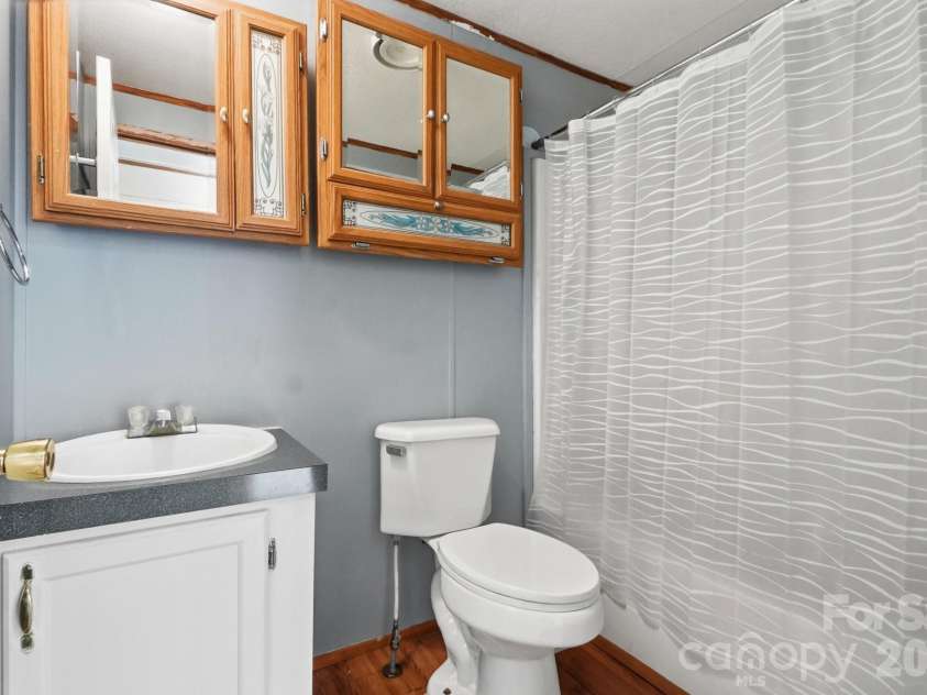 6017 Frazier Drive, Davidson, NC 28036.  MLS# CAR4431808, YatesRealty ID 56136. 