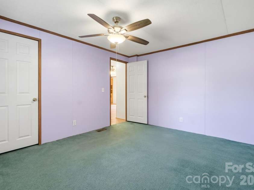 6017 Frazier Drive, Davidson, NC 28036.  MLS# CAR4431808, YatesRealty ID 56136. 