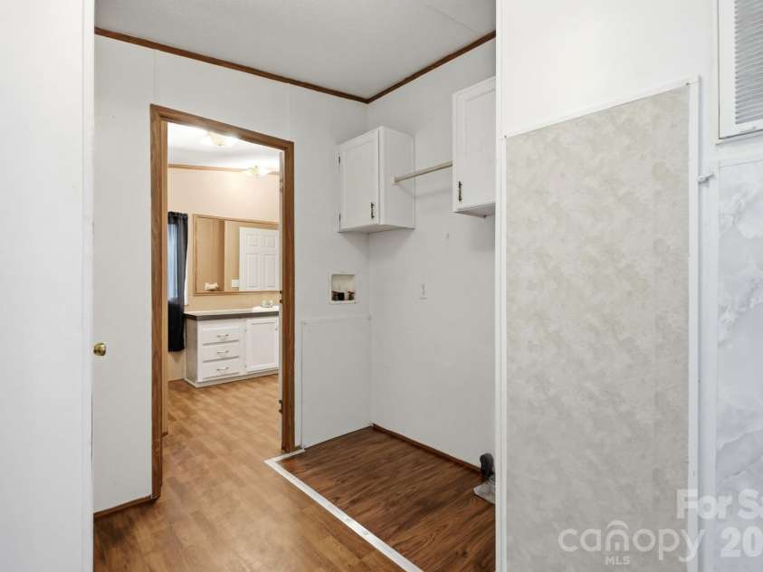 6017 Frazier Drive, Davidson, NC 28036.  MLS# CAR4431808, YatesRealty ID 56136. 