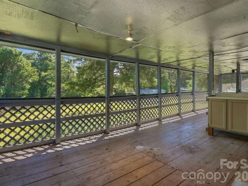6017 Frazier Drive, Davidson, NC 28036.  MLS# CAR4431808, YatesRealty ID 56136. 