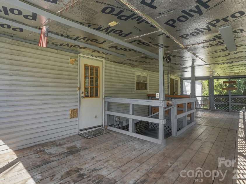 6017 Frazier Drive, Davidson, NC 28036.  MLS# CAR4431808, YatesRealty ID 56136. 