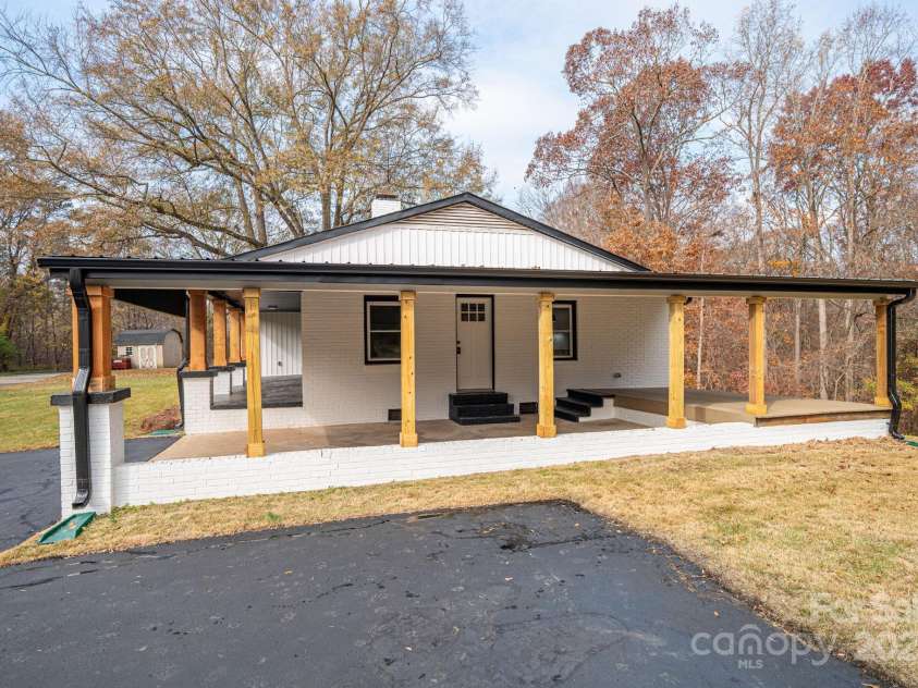 926 Howard Avenue, Gastonia, NC 28054.  MLS# CAR4325403, YatesRealty ID 5614. 