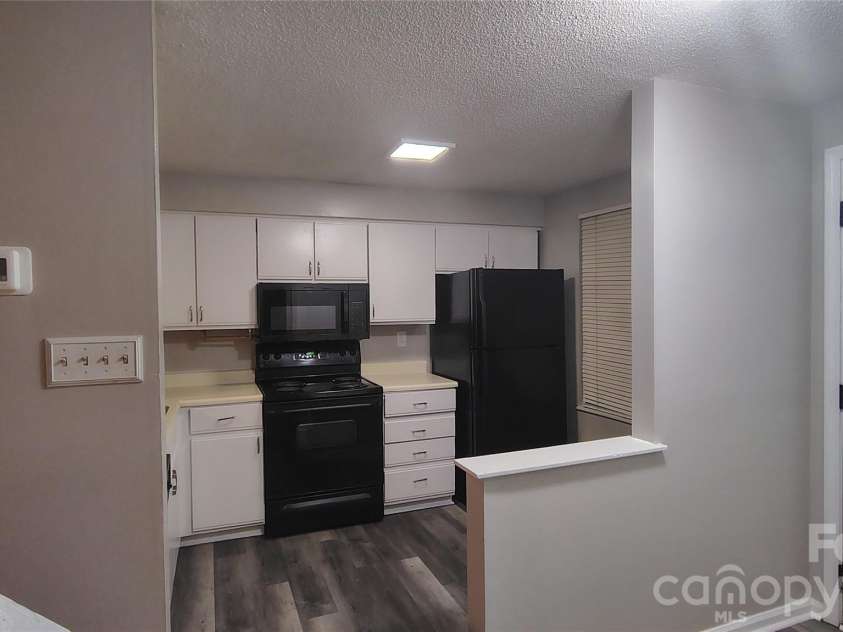 9624 Vinca Circle, Charlotte, NC 28213.  MLS# CAR4433625, YatesRealty ID 56140. Kitchen