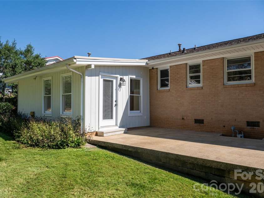23 Wagon Road, Asheville, NC 28805.  MLS# CAR4433156, YatesRealty ID 56141. Back patio