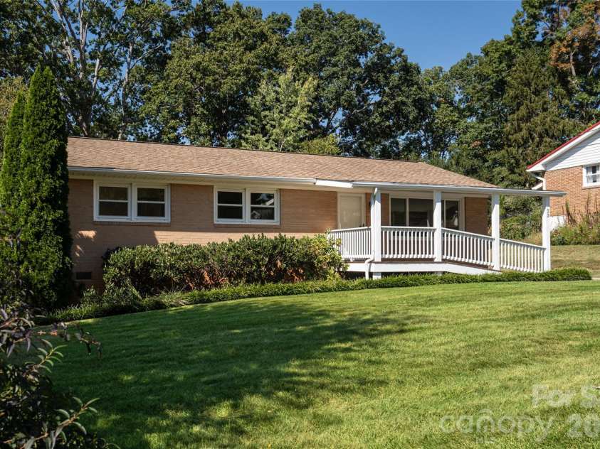 23 Wagon Road, Asheville, NC 28805.  MLS# CAR4433156, YatesRealty ID 56141. Front exterior