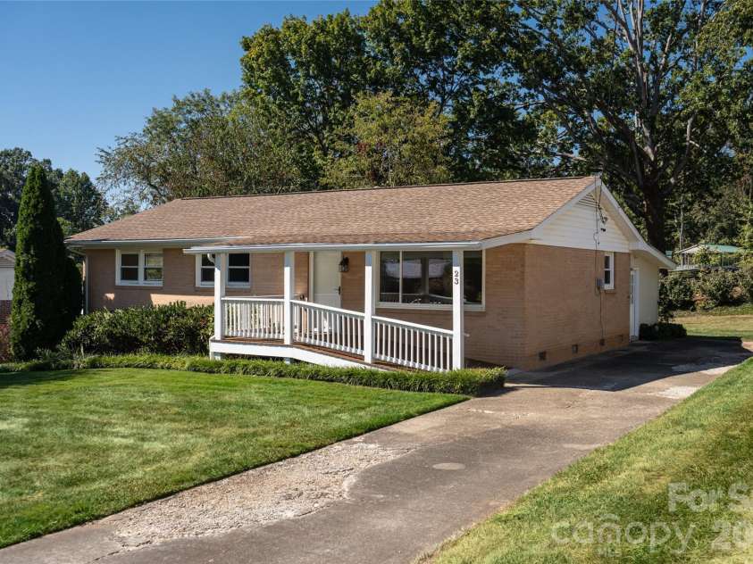 23 Wagon Road, Asheville, NC 28805.  MLS# CAR4433156, YatesRealty ID 56141. Front exterior