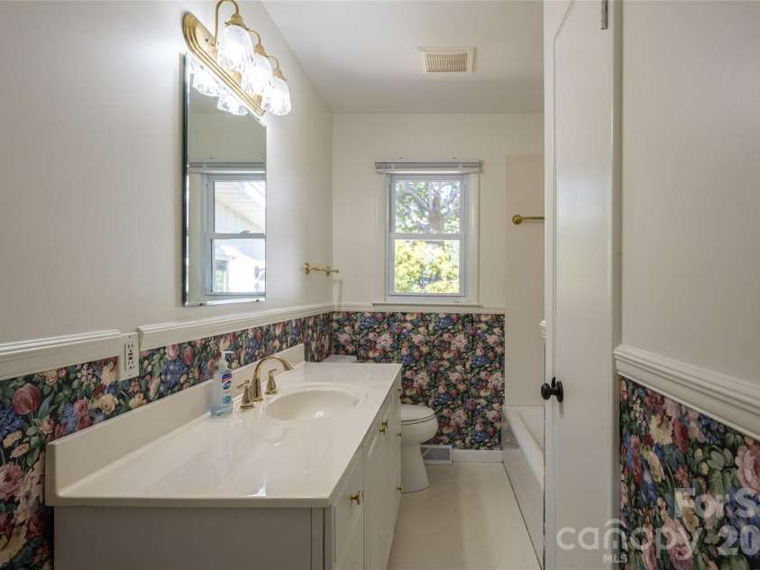 23 Wagon Road, Asheville, NC 28805.  MLS# CAR4433156, YatesRealty ID 56141. Guest bathroom