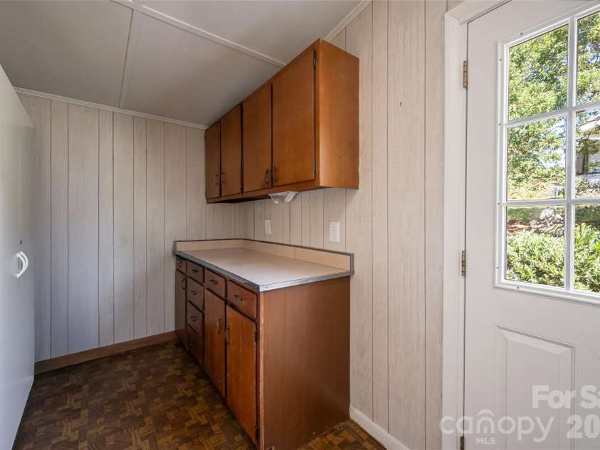 23 Wagon Road, Asheville, NC 28805.  MLS# CAR4433156, YatesRealty ID 56141. Laundry room
