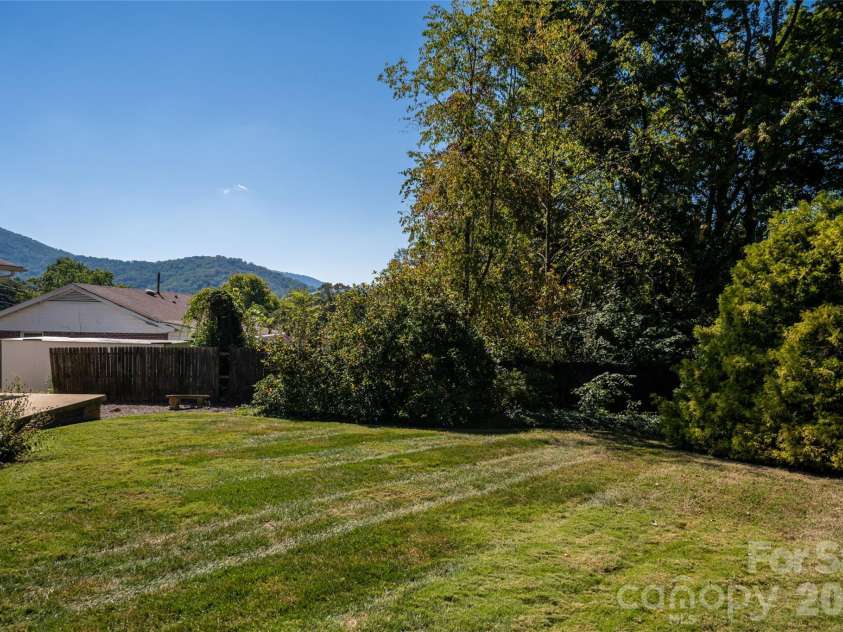 23 Wagon Road, Asheville, NC 28805.  MLS# CAR4433156, YatesRealty ID 56141. Level backyard