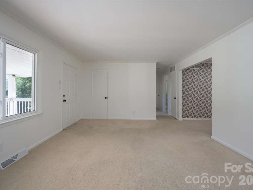 23 Wagon Road, Asheville, NC 28805.  MLS# CAR4433156, YatesRealty ID 56141. Living room