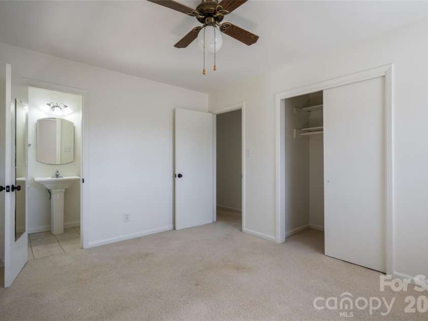 23 Wagon Road, Asheville, NC 28805.  MLS# CAR4433156, YatesRealty ID 56141. Primary suite