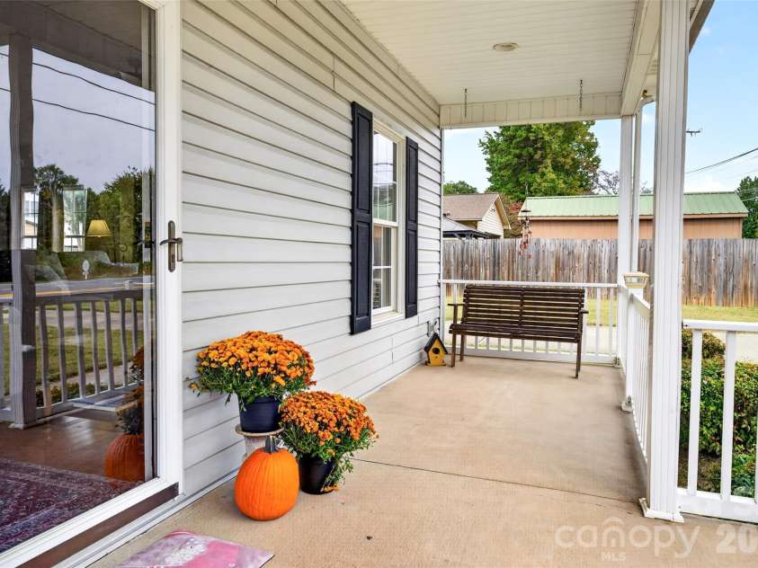 1032 Coddle Creek Road, Mooresville, NC 28115.  MLS# CAR4433548, YatesRealty ID 56146. 