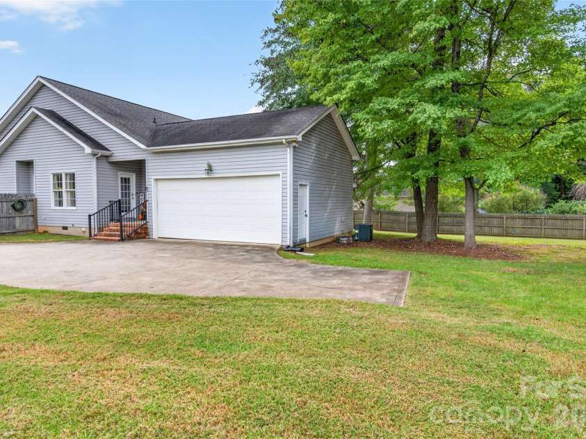 1032 Coddle Creek Road, Mooresville, NC 28115.  MLS# CAR4433548, YatesRealty ID 56146. 